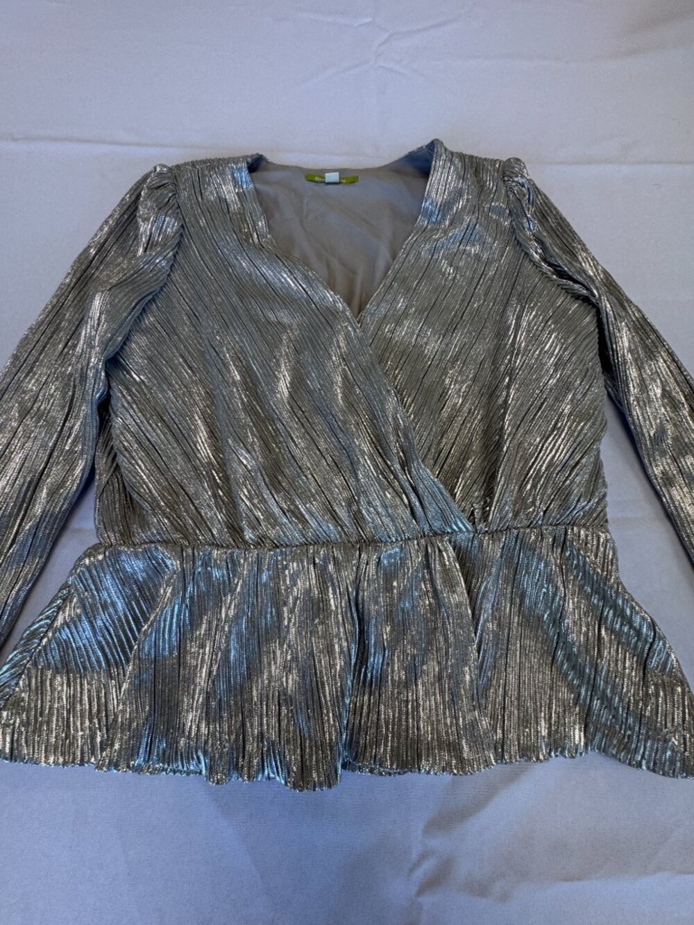 Gianni Bini Pleated Silver Peplum Blouse Size S - Picture 2 of 10